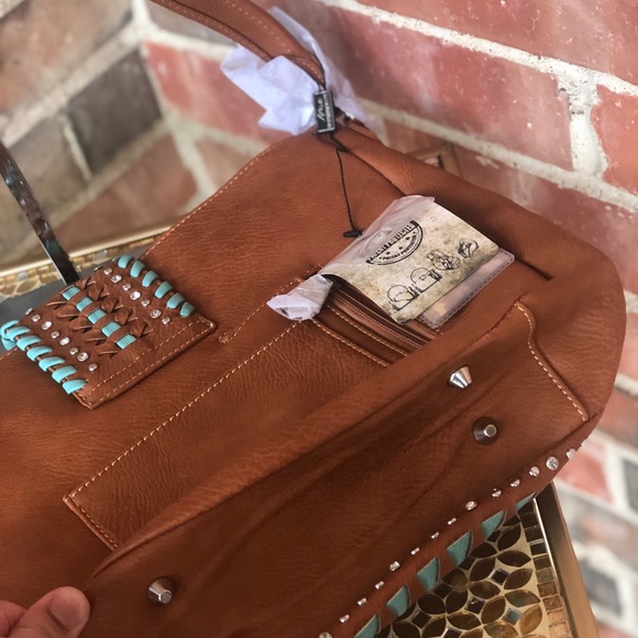 Montana West Embossed Concealed Carry Hobo - Picture 4 of 6